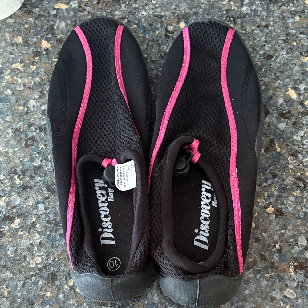 Discovery Black and Pink Water Shoes